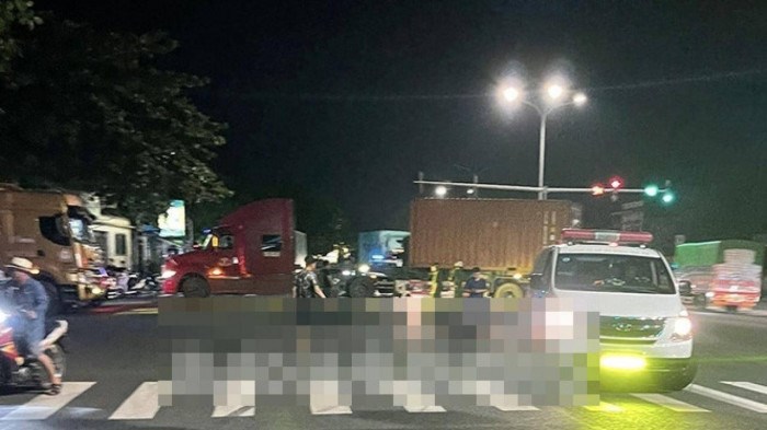 Tai nạn giao thông ngày 15/7/2023: Xe bán tải va chạm xe container, 2 người chết - Ảnh 2
