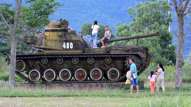 Những chiếc xe tăng mà quân đội Mỹ đã từng dùng để tham chiến tại chiến trường Khe Sanh - Tà Cơn cách đây tròn 55 năm. Ảnh: Khánh Anh