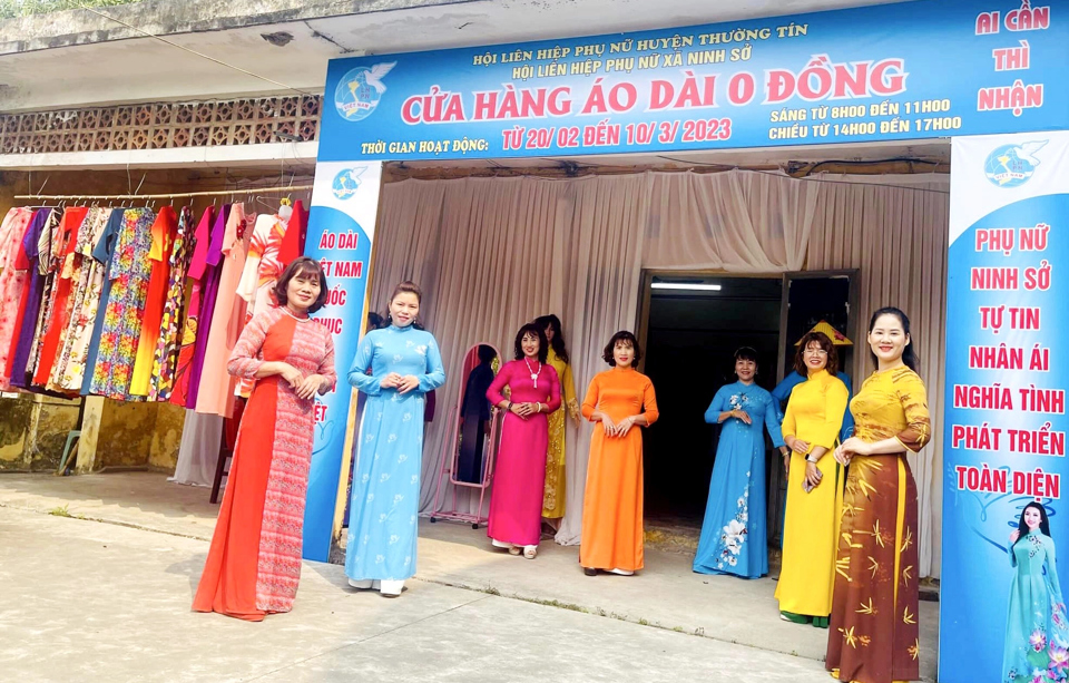 Mô hình “Cửa hàng áo dài 0 đồng”của Hội Liên hiệp phụ nữ xã Ninh Sở (huyệnThườngTín). Ảnh: LamThanh