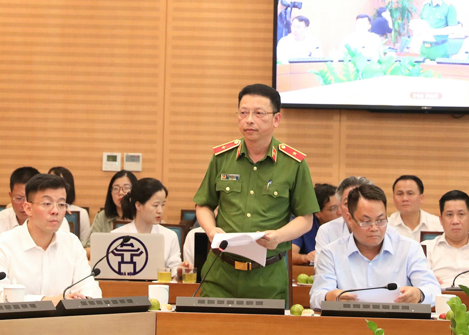 Thiếu tướng Nguyễn Hồng Ky b&aacute;o c&aacute;o tại hội nghị.