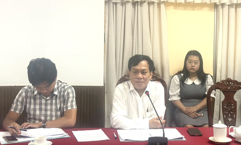 Ph&oacute; Chủ tịch UBND TP Cần Thơ Nguyễn Ngọc H&egrave; ph&aacute;t biểu tại cuộc họp.