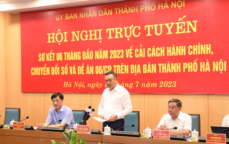 Chủ tịch UBNDTP Trần Sỹ Thanh phát biểu tại điểm cầu Hà Nội. Ảnh: Thủy Tiên