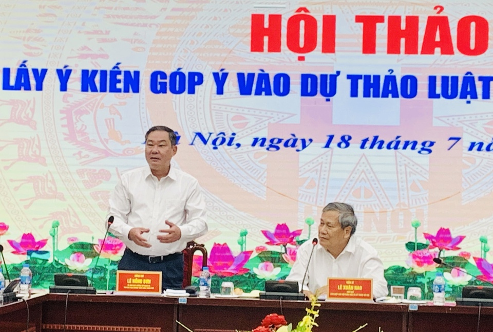 Ph&oacute; Chủ tịch Thường trực UBND th&agrave;nh phố H&agrave; Nội L&ecirc; Hồng Sơn ph&aacute;t biểu tại hội thảo