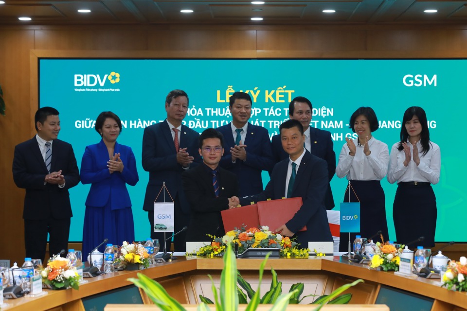 Đại diện BIDV Quang Trung v&agrave; GSM k&yacute; kết Thỏa thuận hợp t&aacute;c to&agrave;n diện giai đoạn 2023-2028