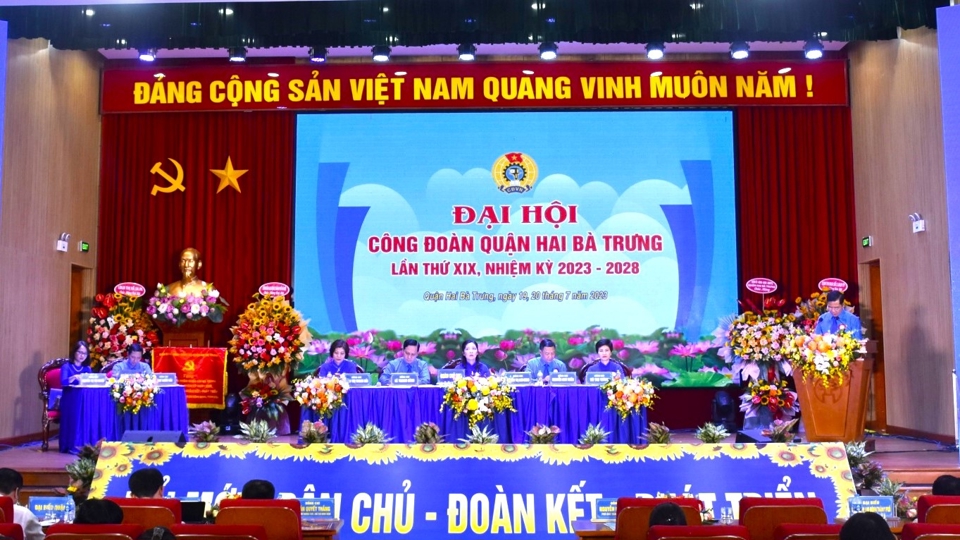 Đo&agrave;n Chủ tịch điều h&agrave;nh Đại hội&nbsp;C&ocirc;ng đo&agrave;n quận Hai B&agrave; Trưng lần thứ XIX, nhiệm kỳ 2023-2028