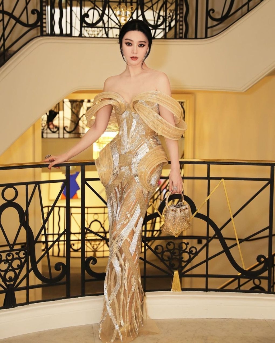 Ngất ngây ảnh Phạm Băng Băng mặc đầm của nhà thiết kế Việt lên tạp chí - Ảnh 4
