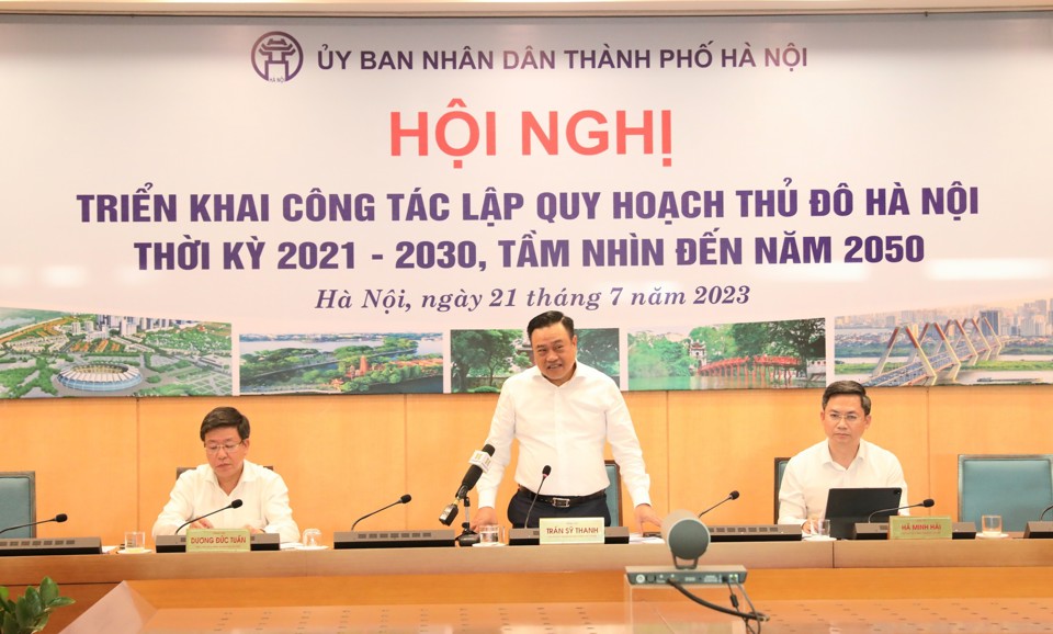 Chủ tịch UBND TP Trần Sỹ Thanh ph&aacute;t biểu tại Hội nghị.