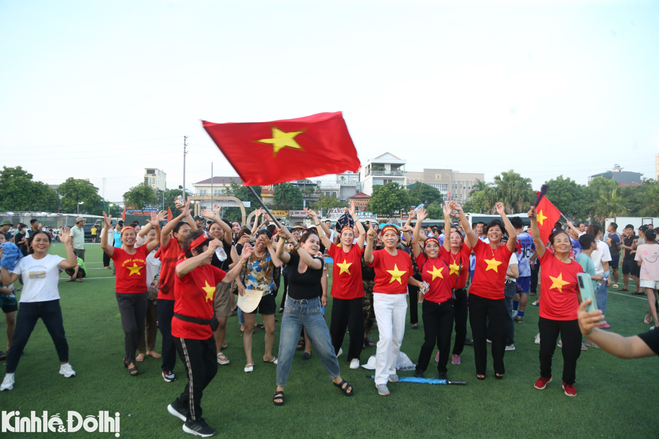 &ldquo;Phong tr&agrave;o thể thao quần ch&uacute;ng tr&ecirc;n địa b&agrave;n huyện lu&ocirc;n được ph&aacute;t triển rộng khắp thu h&uacute;t đ&ocirc;ng đảo c&aacute;c tầng lớp Nh&acirc;n d&acirc;n tham gia, kh&ocirc;ng ph&acirc;n biệt lứa tuổi, giới t&iacute;nh, th&agrave;nh phần. Phong tr&agrave;o r&egrave;n luyện th&acirc;n thể theo gương B&aacute;c Hồ vĩ đại, việc giữ g&igrave;n ph&aacute;t triển c&aacute;c m&ocirc;n thể thao truyền thống được quan t&acirc;m, phong tr&agrave;o thể thao quần ch&uacute;ng được ph&aacute;t triển rộng khắp, số người r&egrave;n luyện thể thao thường xuy&ecirc;n chiếm hơn 30% d&acirc;n số qua c&aacute;c năm&rdquo; &ndash; &ocirc;ng Nguyễn Đức Anh khẳng định.