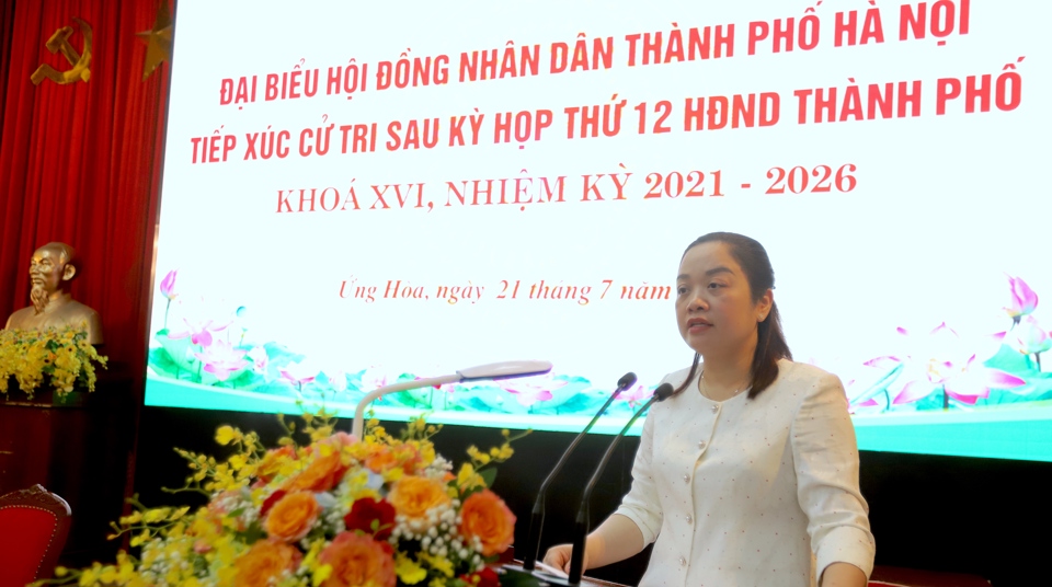 B&iacute; thư Huyện uỷ Ứng H&ograve;a B&ugrave;i Thị Thu Hiền ph&aacute;t biểu. Ảnh: Lại Tấn.