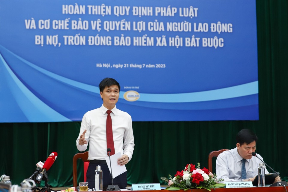 Ph&oacute; Chủ tịch Tổng Li&ecirc;n đo&agrave;n lao động Việt Nam Ngọ Duy Hiểu ph&aacute;t biểu tại hội thảo.