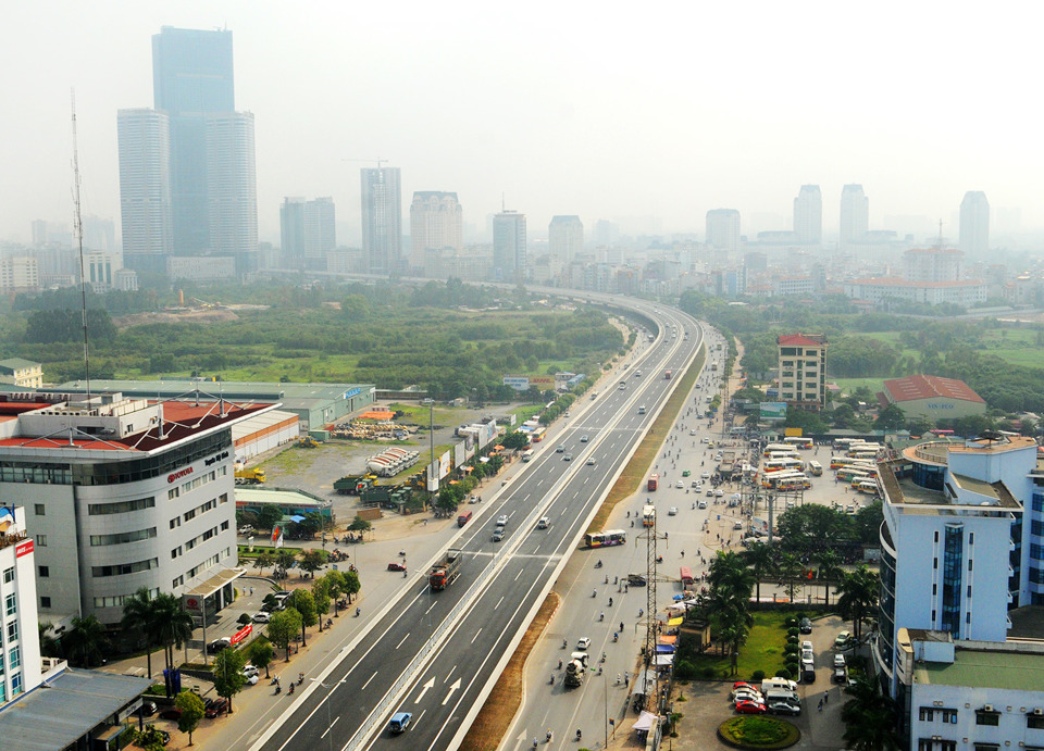 Hạ tầng giao th&ocirc;ng của H&agrave; Nội ng&agrave;y c&agrave;ng được đầu tư đồng bộ, hiện đại. Ảnh: Hải Linh