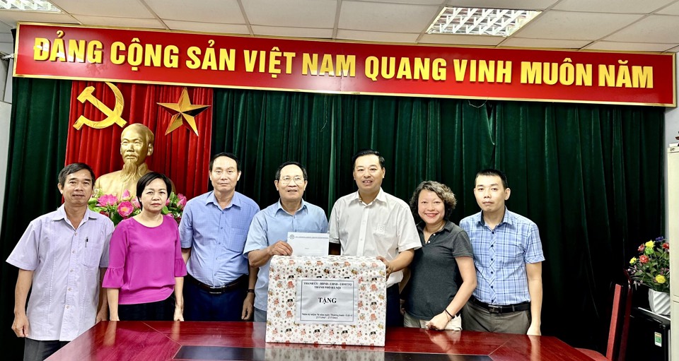 Ph&oacute; Gi&aacute;m đốc Sở LĐTB&amp;XH H&agrave; Nội Đinh Hồng Phong thăm v&agrave; tặng qu&agrave; Hội Nạn nh&acirc;n chất độc da cam/dioxin TP H&agrave; Nội nh&acirc;n kỷ niệm 76 năm Ng&agrave;y Thương binh - Liệt sĩ 27/7/1947 - 27/7/2023.&nbsp;