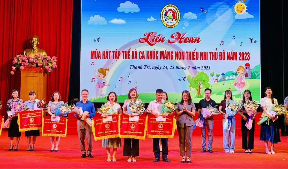 3 giải Nh&igrave; được trao cho đội x&atilde; Tam Hiệp, Vĩnh Quỳnh v&agrave; Li&ecirc;n Ninh.