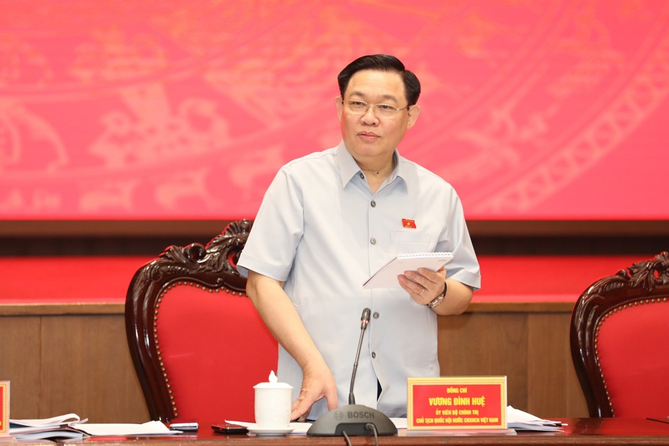 Chủ tịch Quốc hội Vương Đình Huệ phát biểu kết luận cuộc làm việc. Ảnh: Thanh Hải