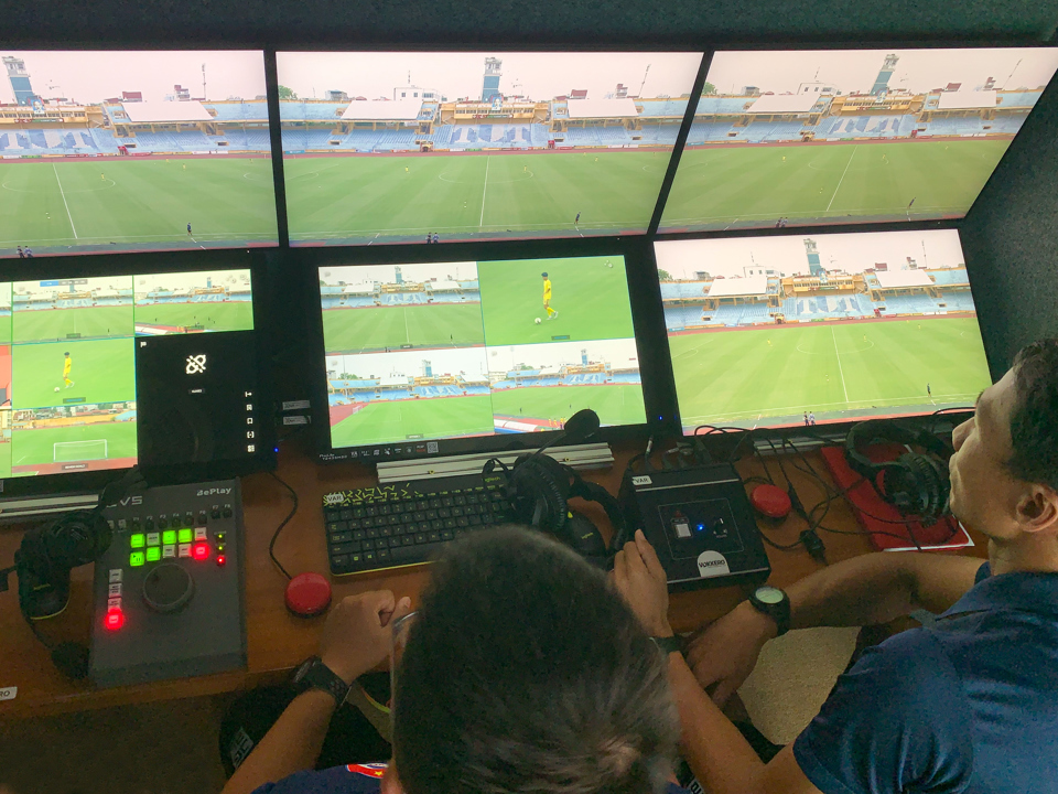 VAR sẽ được áp dụng từ vòng 3 giai đoạn 2 V-League 2023. Ảnh: Hoàng Quân