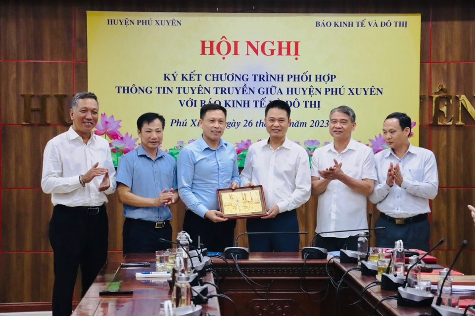 Báo Kinh tế & Đô thị ký kết chương trình phối hợp với huyện Phú Xuyên - Ảnh 3