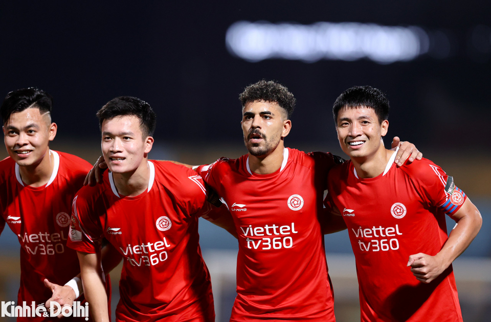 Tr&ecirc;n chấm&nbsp;phạt đền, Đức Chiến dễ d&agrave;ng ghi b&agrave;n, n&acirc;ng tỷ số l&ecirc;n 4-0 cho Viettel FC trước H&agrave; Tĩnh ở ph&uacute;t 90'+14 &nbsp;v&agrave; gi&agrave;nh chiến thắng 4-0 trước Hồng Lĩnh H&agrave; Tĩnh.