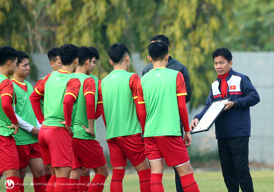 HLV Ho&agrave;ng Anh Tuấn gọi cầu thủ độ tuổi U18 hội qu&acirc;n c&ugrave;ng U23 Việt Nam.&nbsp;
