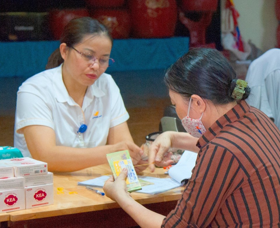 Mặc d&ugrave; tỷ lệ đ&oacute;ng bảo hiểm x&atilde; hội cao nhưng lương hưu b&igrave;nh qu&acirc;n ở Việt Nam chỉ 5,4 triệu đồng/người/th&aacute;ng. Ảnh minh họa: Thanh Hải