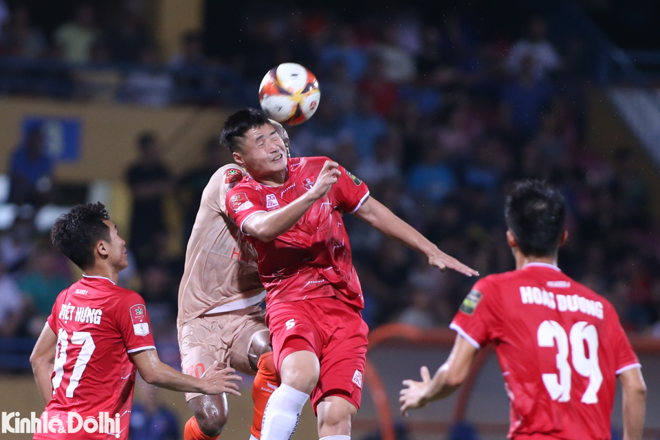 Quang Hải thi đấu mờ nhạt, CAHN mất ngôi đầu bảng vào tay Hà Nội FC - Ảnh 4