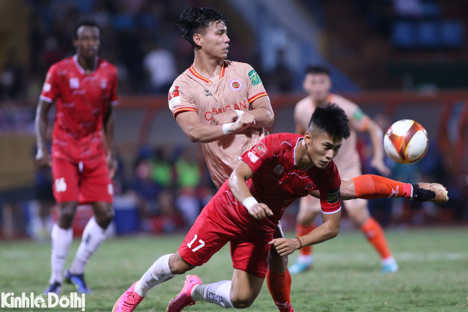 Quang Hải thi đấu mờ nhạt, CAHN mất ngôi đầu bảng vào tay Hà Nội FC - Ảnh 3