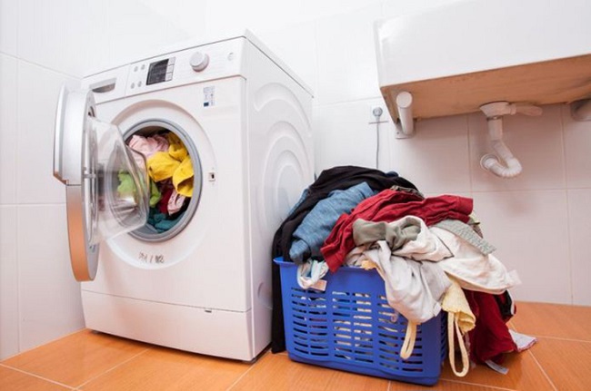 8 thói quen sai lầm khi giặt có thể làm hỏng quần áo - Ảnh 1