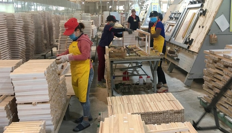 Sản xuất đồ gỗ xuất khẩu tại một doanh nghiệp. Ảnh minh họa&nbsp;