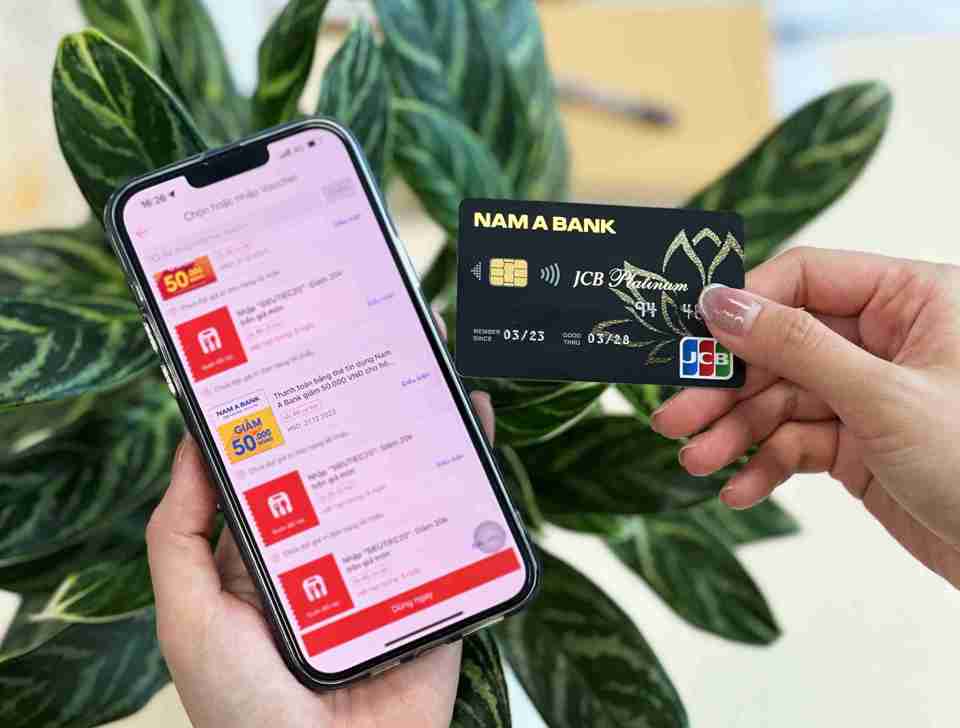 Với thẻ t&iacute;n dụng Nam A Bank, kh&aacute;ch h&agrave;ng tận hưởng nhiều đặc quyền ưu đ&atilde;i