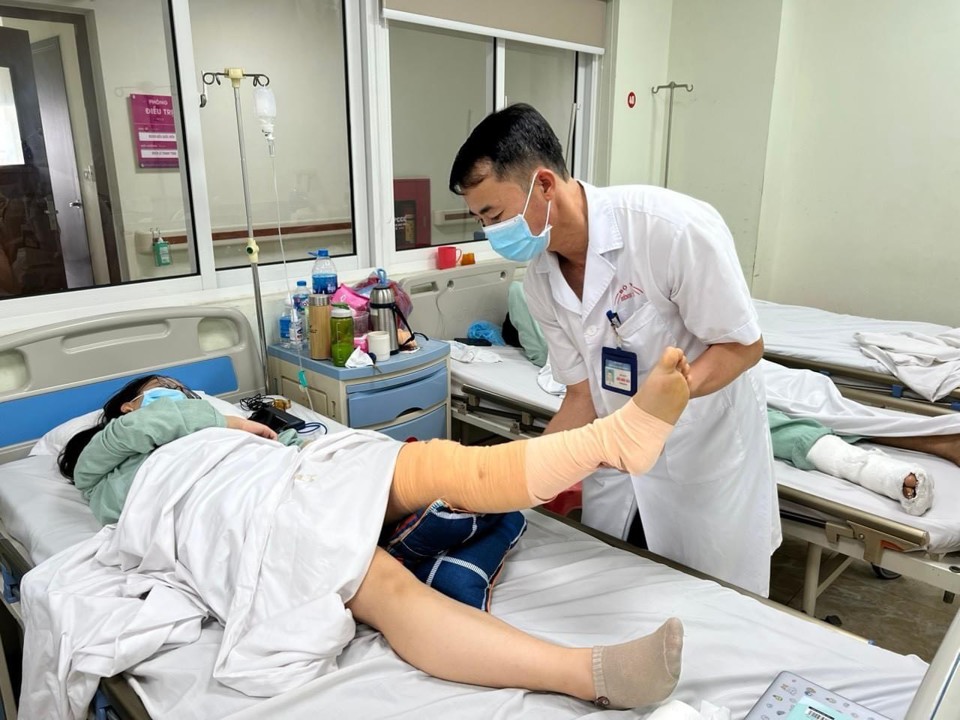 Hà Nội: Bị sưng khớp gối, thiếu nữ 16 tuổi bất ngờ mắc bệnh hiếm gặp - Ảnh 2