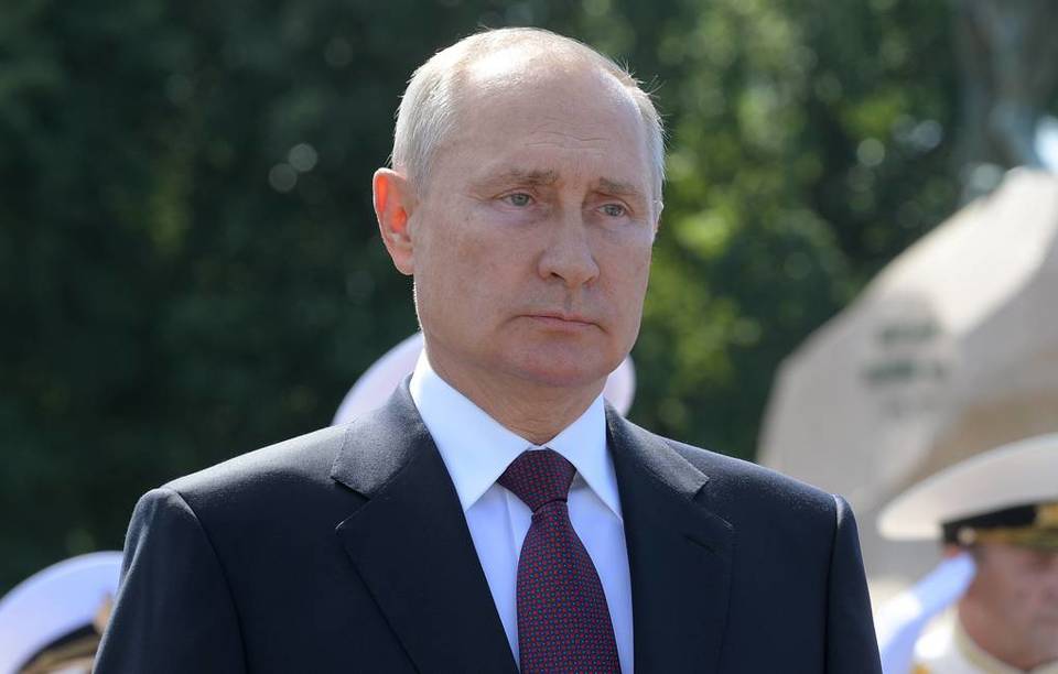 Tổng thống Nga Vladimir Putin dự lễ kỷ niệm Ng&agrave;y Hải qu&acirc;n Nga (30/7) tại th&agrave;nh phố St. Petersburg. Ảnh: Tass