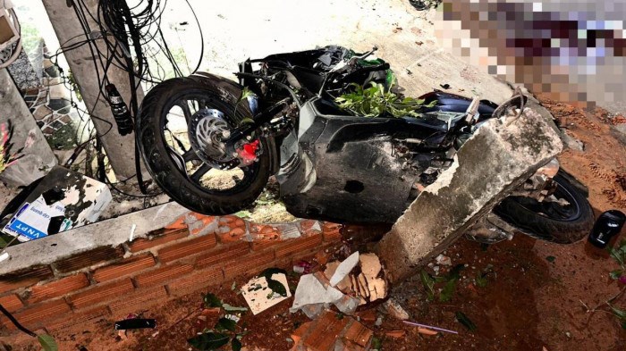 Tai nạn giao thông ngày 1/8/2023: Tông vào đuôi xe container, nam sinh thiệt mạng - Ảnh 1