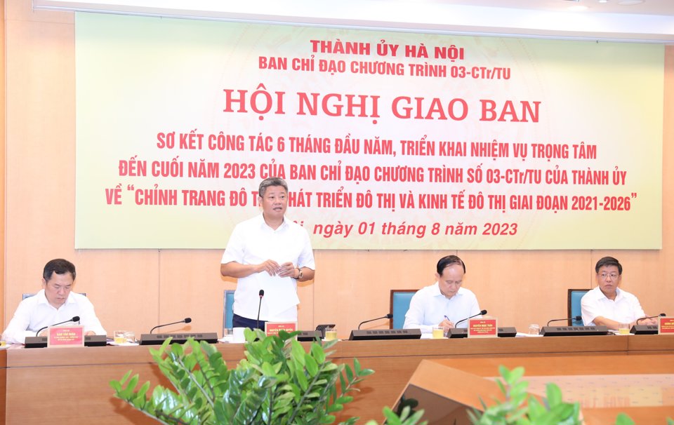 Ph&oacute; Chủ tịch UBND Th&agrave;nh phố Nguyễn Mạnh Quyền ph&aacute;t biểu tại hội nghị