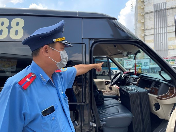 TP Hồ Chí Minh: Tăng cường kiểm tra, xử lý xe dù bến cóc - Ảnh 1