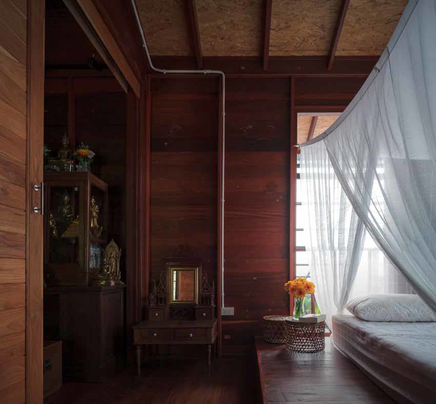 Ngôi nhà sàn gỗ nằm giữa vườn dừa xanh mát bất chấp thời tiết - Ảnh 6