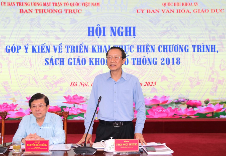 Thứ trưởng Bộ GD&amp;ĐT Phạm Ngọc Thưởng ph&aacute;t biểu tại hội nghị