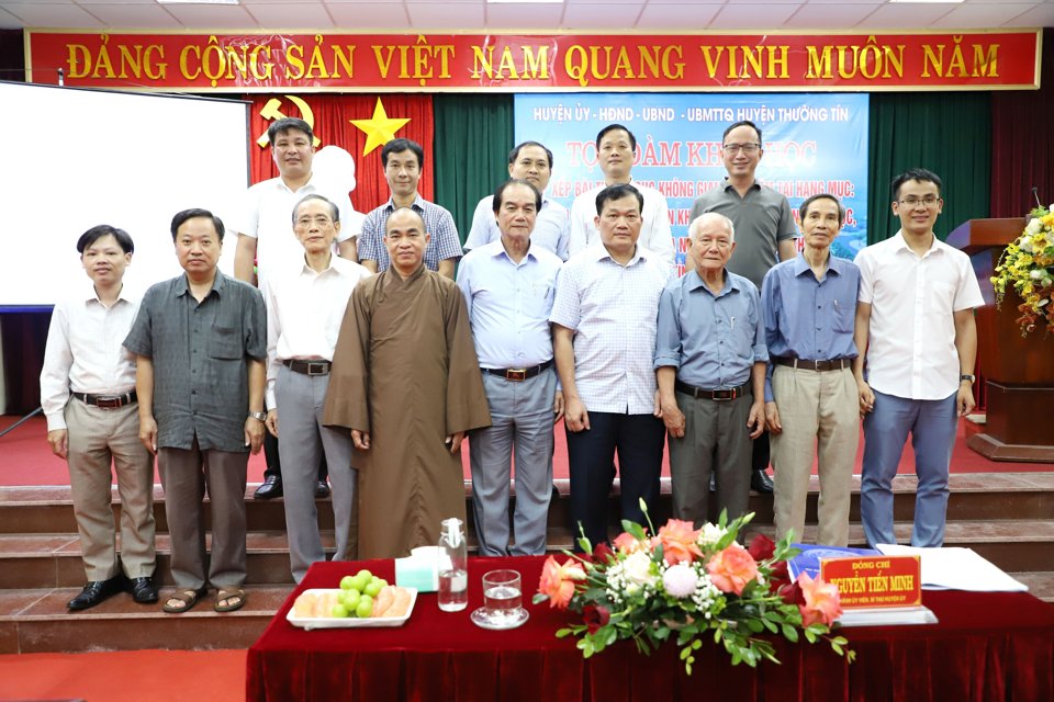 Buổi tọa đ&agrave;m đ&atilde; thu h&uacute;t sự tham dự của nhiều gi&aacute;o sư đầu ng&agrave;nh trong lĩnh vực nhiếp ảnh, mỹ thuật, đi&ecirc;u khắc