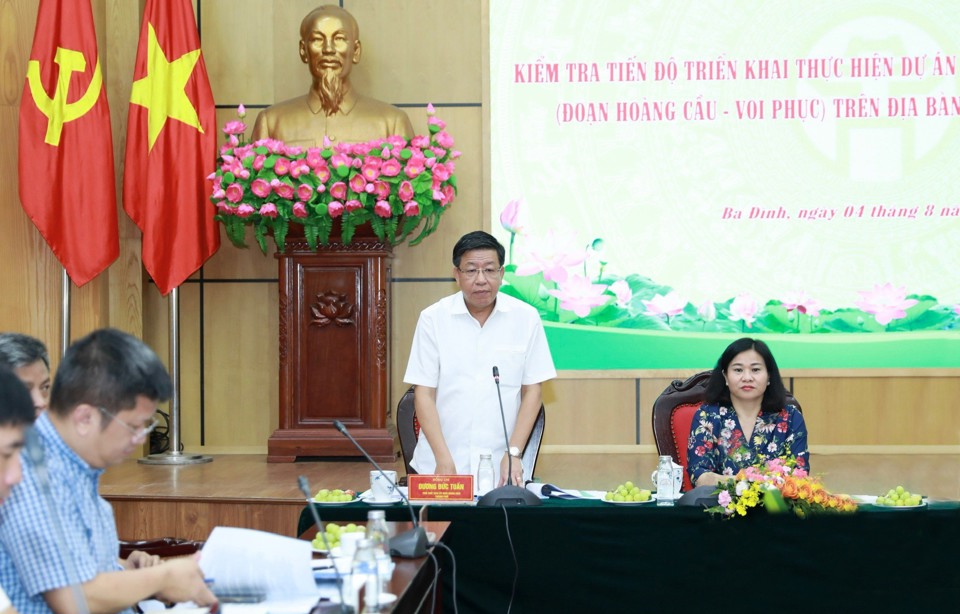 Ph&oacute; Chủ tịch UBND TP Dương Đức Tuấn ph&aacute;t biểu tại cuộc kiểm tra.