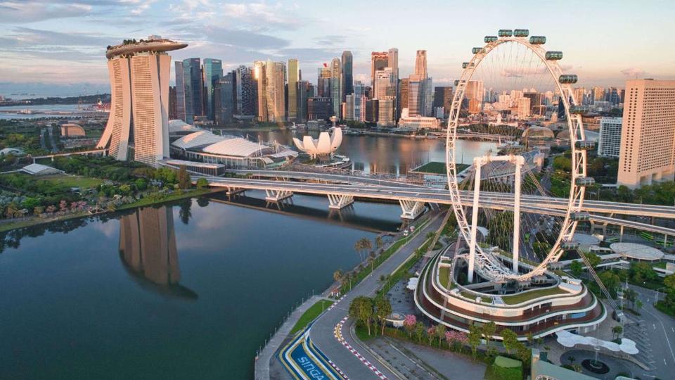 Singapore là một trong những cứ điểm thu hút FDI hàng đầu khu vực với chỉ số hiệu suất FDI vào năm 2022 của Investment Monitor đạt mức 5,01. Ảnh: AP