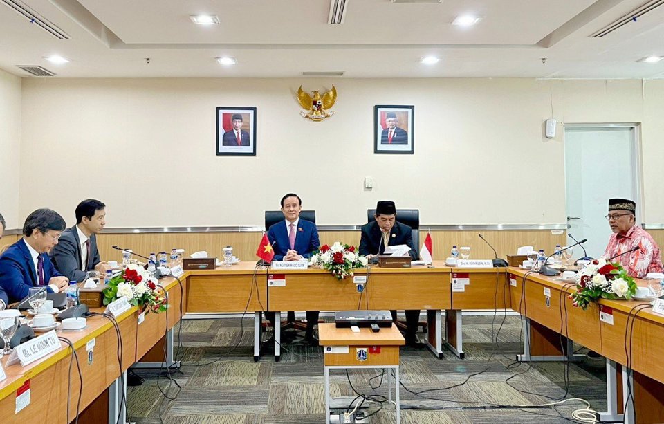 Quang cảnh cuộc thăm v&agrave; l&agrave;m việc&nbsp;đo&agrave;n đại biểu TP H&agrave; Nội với Hội đồng Thủ đ&ocirc; Jakarta-Indonesia.
