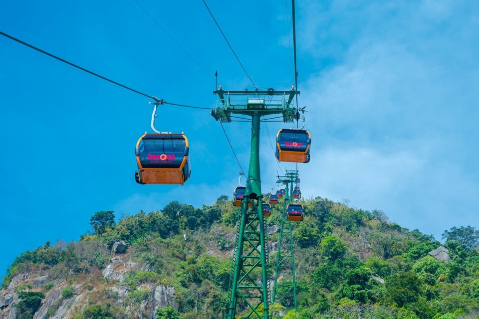 Chủ thẻ c&oacute; thể đi c&aacute;p treo kh&ocirc;ng giới hạn số lần l&ecirc;n đỉnh n&uacute;i B&agrave; Đen. Ảnh Sun World Ba Den Mountain