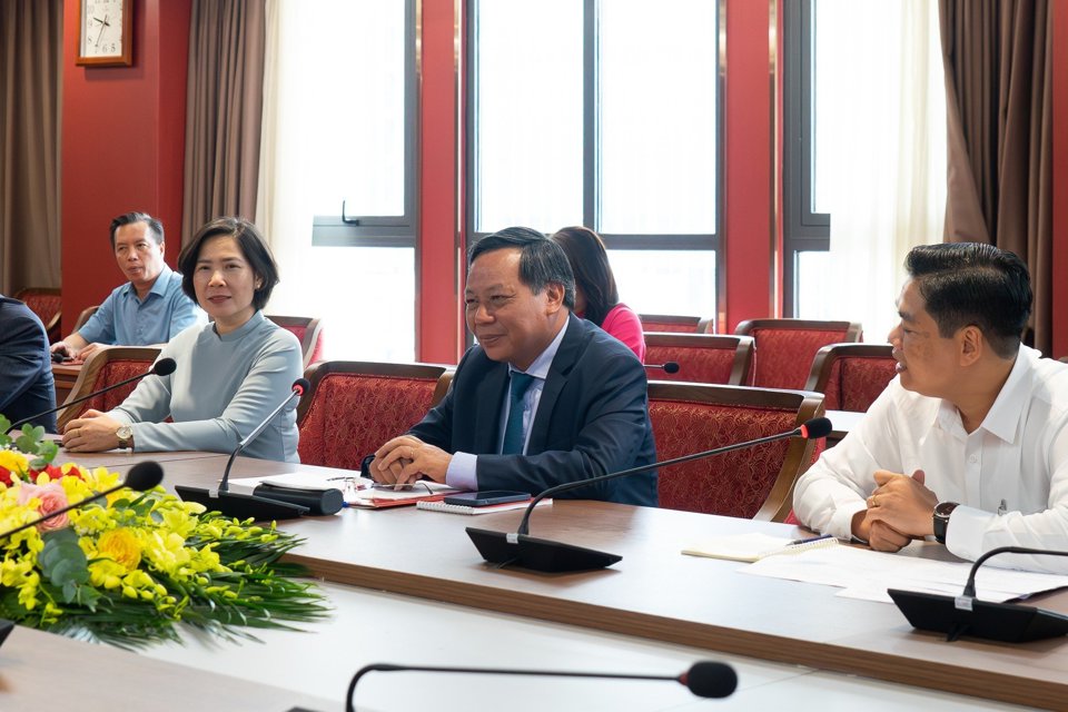 Phó Bí thư Thành ủy Hà Nội Nguyễn Văn Phong tại buổi tiếp đoàn đại biểu Hội Liên hiệp Phụ nữ Thủ đô Viêng Chăn. Ảnh: Thủy Tiên