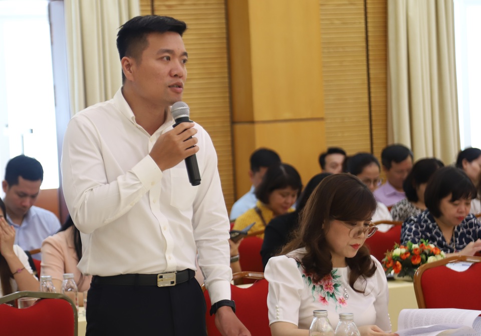 Ph&oacute; Ch&aacute;nh VP UBND quận Ho&agrave;n Kiếm Trịnh Tất Thắng ph&aacute;t biểu thảo luận