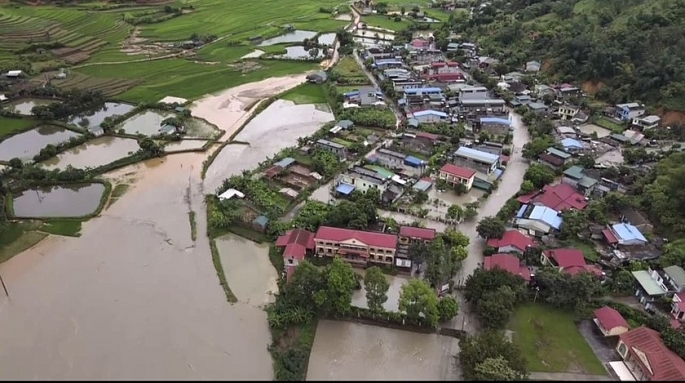 Vỡ hồ thải ở Lào Cai, nhiều nhà dân bị ngập úng - Ảnh 1