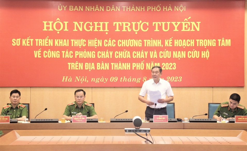 Ph&oacute; Chủ tịch Thường trực UBND TP H&agrave; Nội L&ecirc; Hồng Sơn ph&aacute;t biểu tại hội nghị