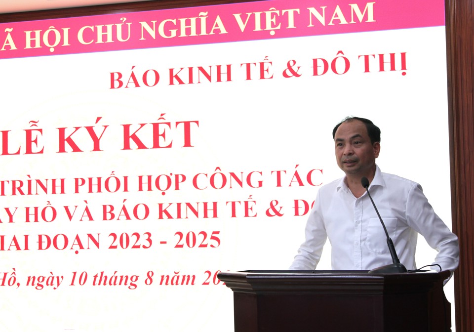 Chủ tịch UBND quận T&acirc;y Hồ Nguyễn Đ&igrave;nh Khuyến ph&aacute;t biểu tại buổi lễ. &nbsp;