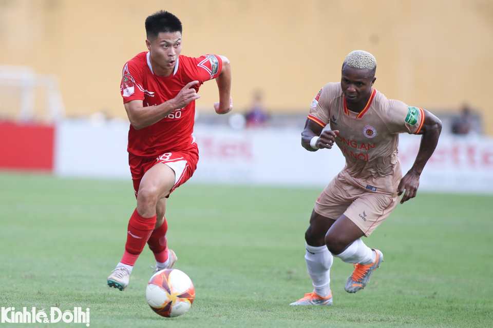 V-League 2023: Quang Hải ghi bàn đầu tiên, CAHN chạm 1 tay vào ngôi vương - Ảnh 1