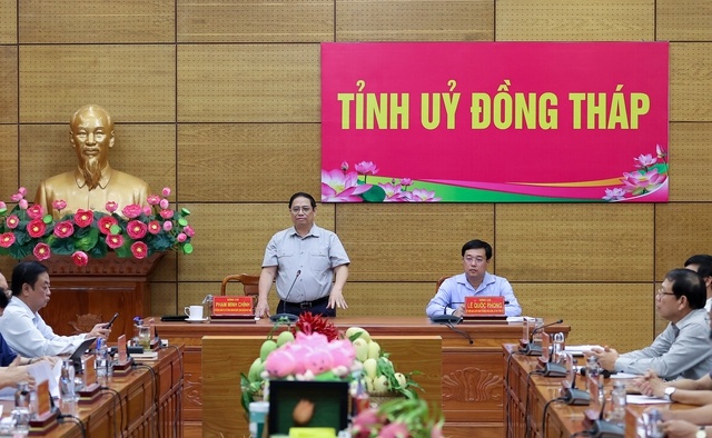 Thủ tướng Phạm Minh Ch&iacute;nh l&agrave;m việc với Ban Thường vụ Tỉnh ủy Đồng Th&aacute;p.