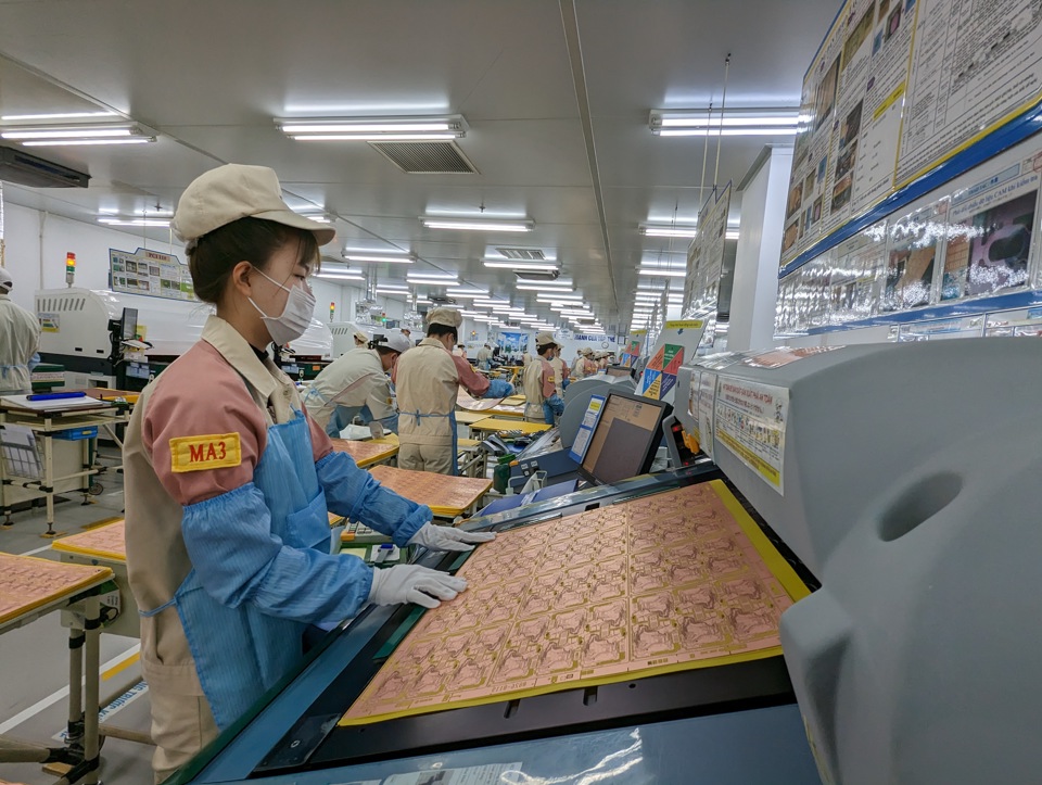 Sản xuất bảng mạch điện tử tại C&ocirc;ng ty TNHH Meiko Việt Nam, khu c&ocirc;ng nghiệp Thạch Thất, H&agrave; Nội. Ảnh: Hải Linh