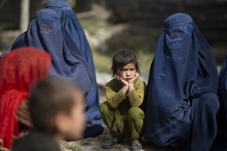 Nhiều trẻ em Afghanistan đang bơ vơ dưới sự &aacute;p bức của Taliban. Nguồn: Foreign Policy