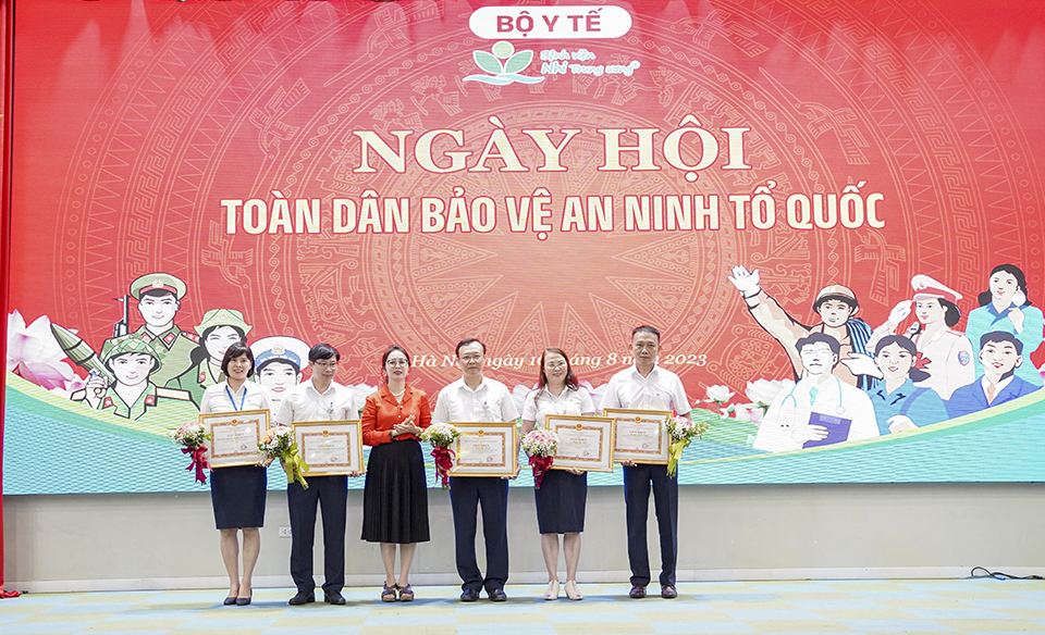 Thời gian qua, B&ecirc;̣nh vi&ecirc;̣n Nhi Trung ương đã tổ chức tốt c&aacute;c hoạt động kỷ niệm Ng&agrave;y hội to&agrave;n d&acirc;n BVATTQ, ph&aacute;t hiện kịp thời, n&ecirc;u gương c&aacute;c điển h&igrave;nh ti&ecirc;n tiến, tạo sức lan toả, nh&acirc;n rộng hiệu quả của ph&ograve;ng tr&agrave;o to&agrave;n d&acirc;n BVATNQ&hellip;